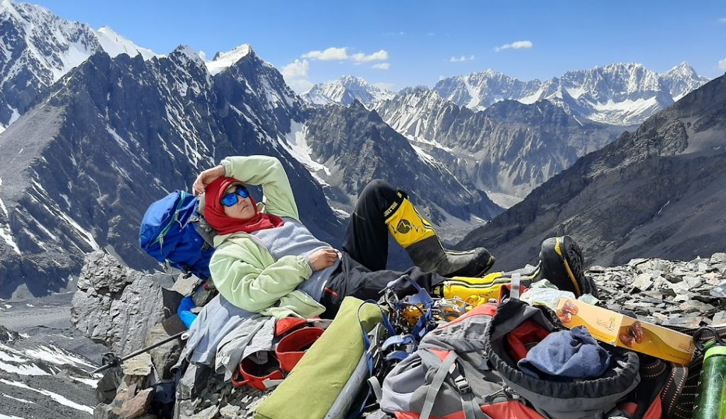 Hispar Peak, Hispar Valley, Gilgit-Baltistan, mountain expedition, high-altitude climbing, glacier terrain, snow-capped mountains, adventure tourism, rugged landscape, northern Pakistan, mountaineering, alpine scenery, exploration, outdoor adventure