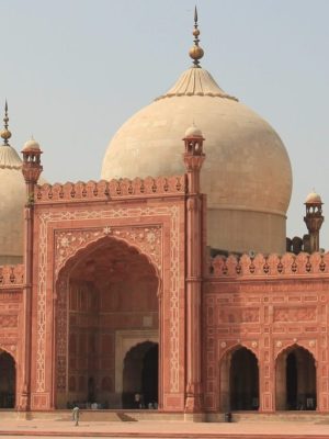 "Badshahi Mosque in Lahore, a Mughal architecture marvel in Pakistan" i